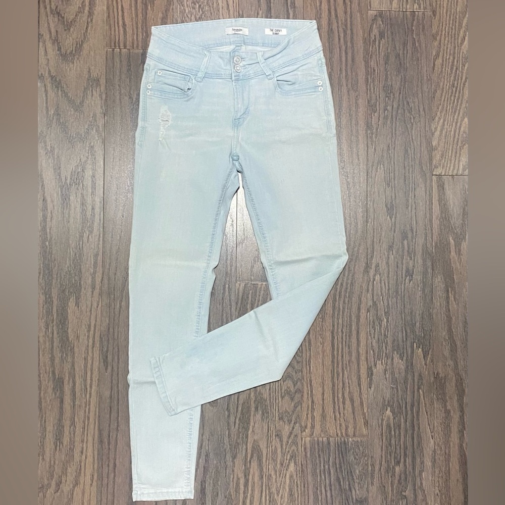 Kensie Light Wash Skinny Jeans - Picture 2 of 8